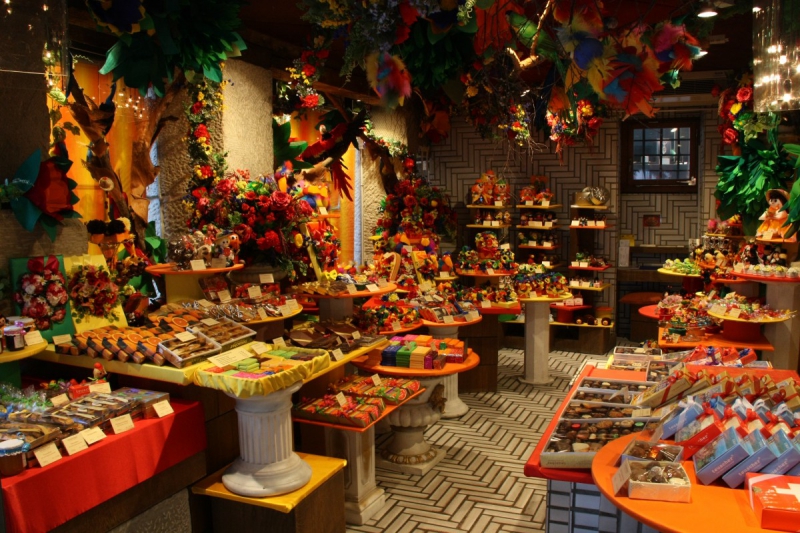 vente-ST ANTONIN-min_candy_store_chocolate_shop_chocolate_switzerland-393515